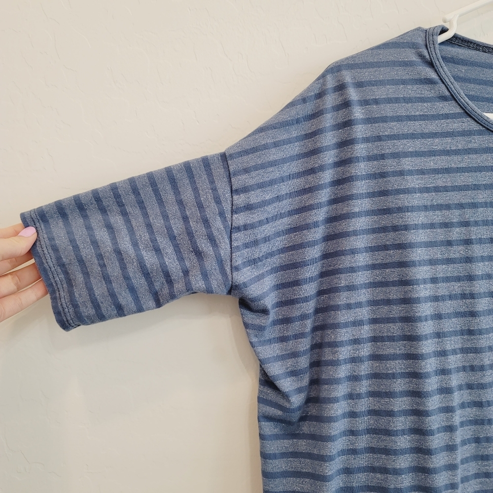 💕 LulaRoe Irma Tunic Top Blue & Gray Stripes Size XS - Picture 7 of 8